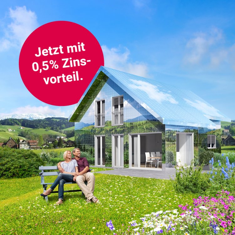 Mann und Frau auf Blumenwiese mit Einfamilienhaus und Hügellandschaft