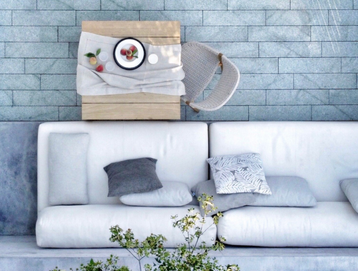 Outdoorsofa auf Granitplatten, von oben fotografiert