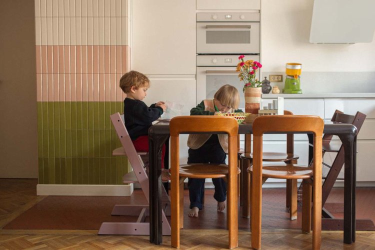 Esstisch mit Kindern auf Tripp Trapp Stühlen