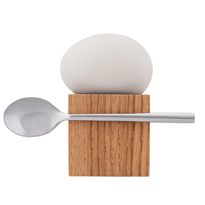 Quadratischer Eierbecher aus Holz mit magnetischem Löffel von Clap Design Queransicht