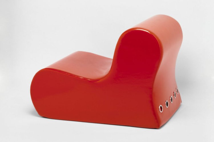 Wuchtiger, geschwungener, roter Sessel «Soft Chair» von Ueli und Susi Berger