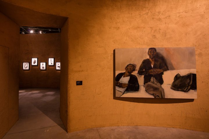 Gemälde von Lynette Yiadom-Boakyeim Ghana-Pavillon an der Kunst-Biennale von Venedig