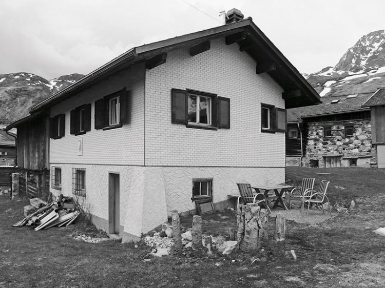 Das Ferienhaus auf der Alp Flix, bevor es von Michael Hemmi umgebaut wurde.