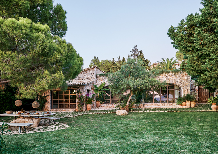 Gartenaussicht eines Ferienhauses auf Mallorca.