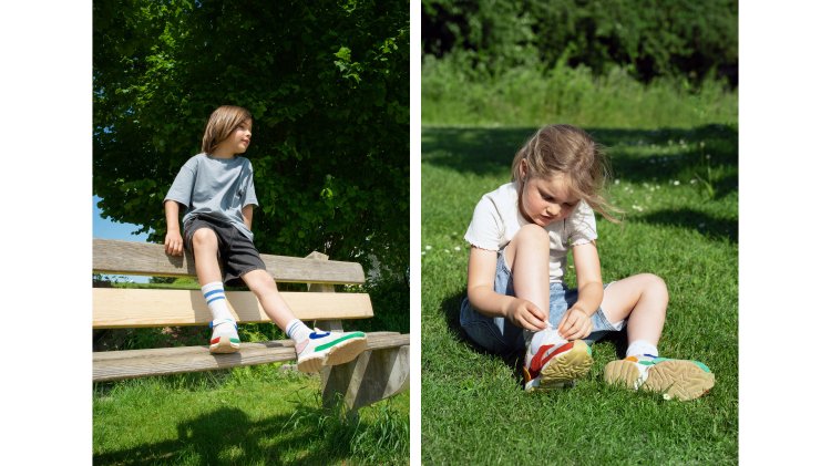 links: Ein Kind, welches auf einer Bank sitzt. Rechts: Ein Mädchen, das auf dem Rasen sitzt und ihre Schuhe bindet.