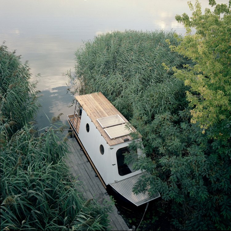 Hausboot auf einem See