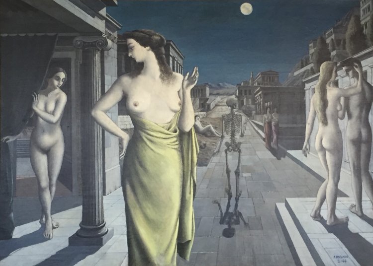 Ein surrealistisches Bild von vier Frauen und einem Skelett bei Nacht von Paul Delvaux.