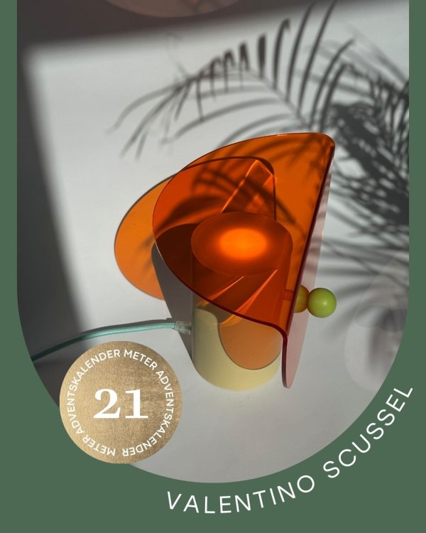 Orange Tischleuchte aus Plexiglas